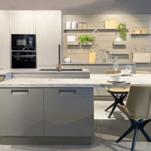 cucina Round neck isola